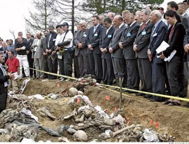 Όταν οι Αλβανοί του Κοσόβου, σκότωναν, βίαζαν, ακρωτηρίαζαν τους Σέρβους και η Δύση έκανε πως δεν έβλεπε (vid, εικόνες)